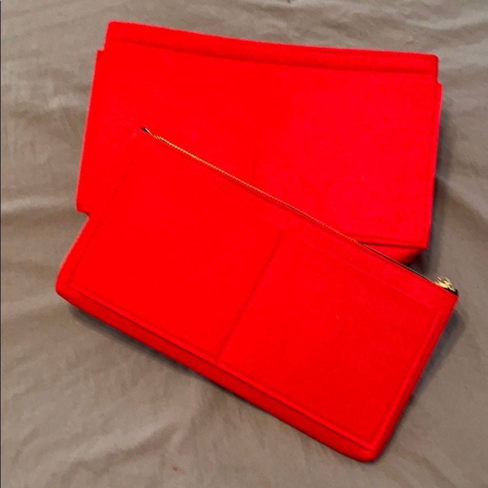 Purse organizer.